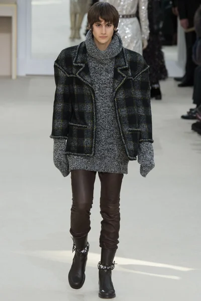 Look 77